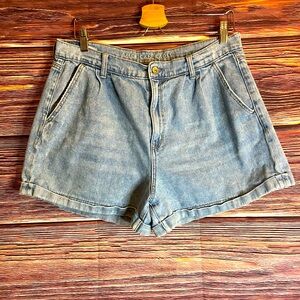 American Eagle shorts. Size 14.